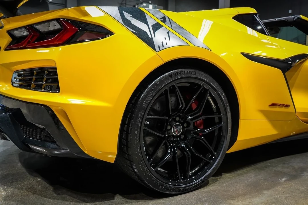 2025 Chevrolet Corvette C8 Z06 - Image 17 of 21