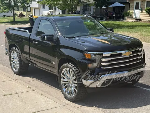 2025 Chevrolet Silverado Custom Pickup