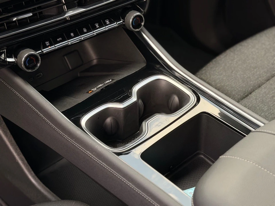 2025 Chevrolet Traverse - Image 18 of 21