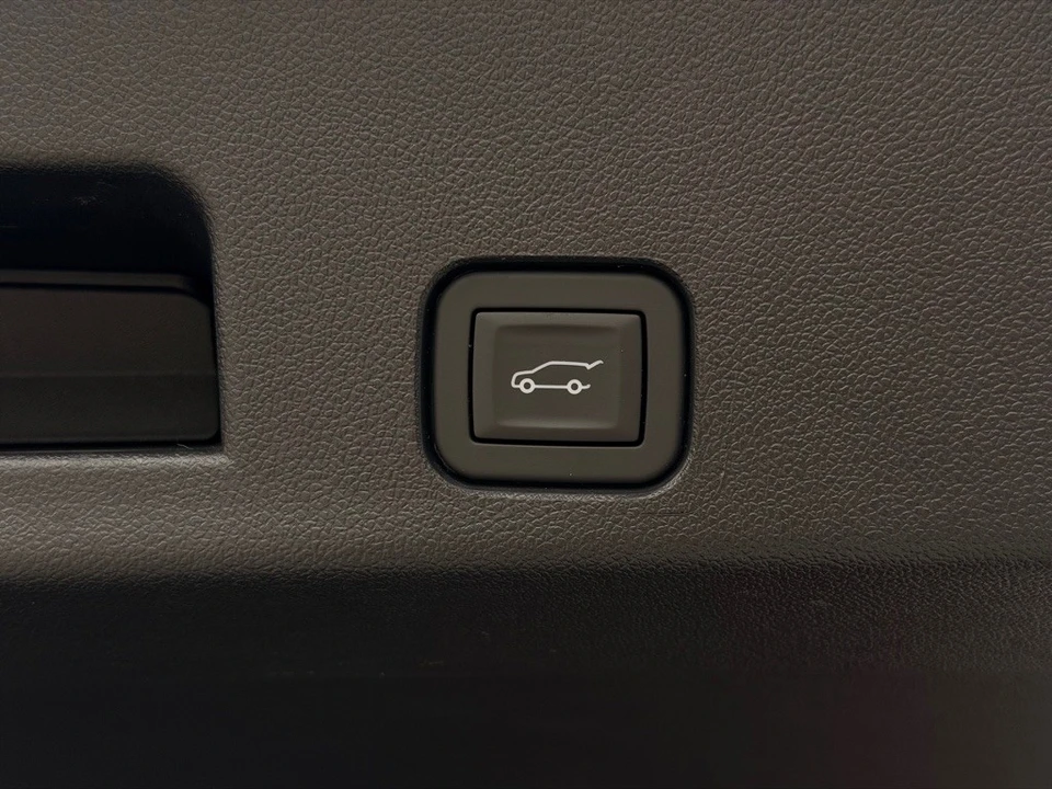 2025 Chevrolet Traverse - Image 9 of 21