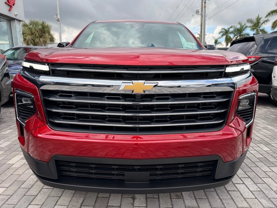 2025 Chevrolet Traverse - Image 2 of 21