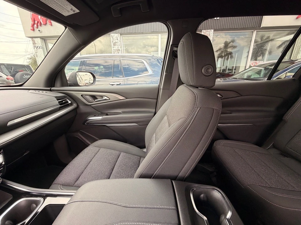 2025 Chevrolet Traverse - Image 20 of 21