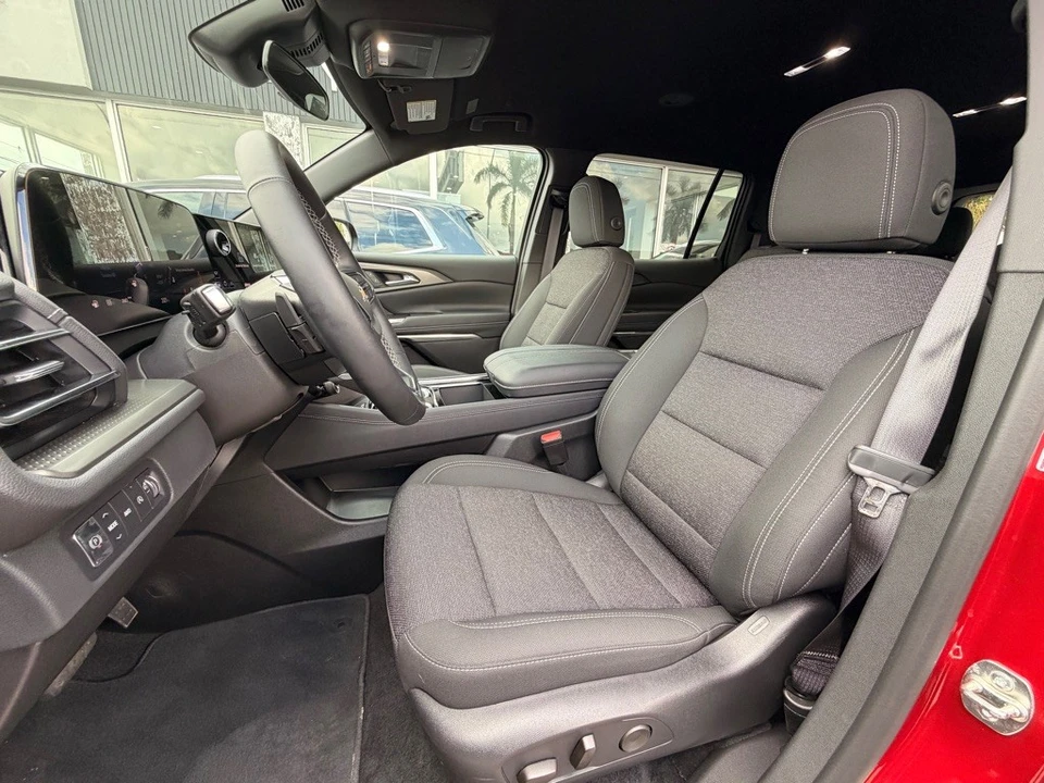 2025 Chevrolet Traverse - Image 12 of 21