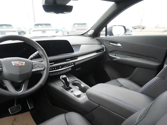 2025 Cadillac XT4 - Image 10 of 14