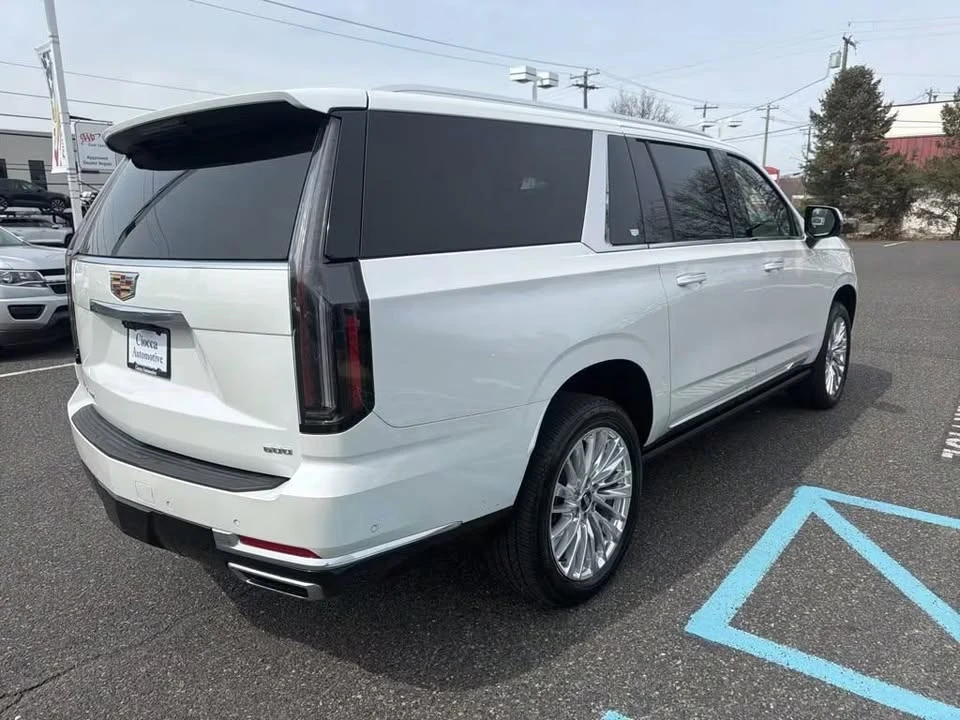2025 Cadillac Escalade 5th Gen - Image 4 of 11