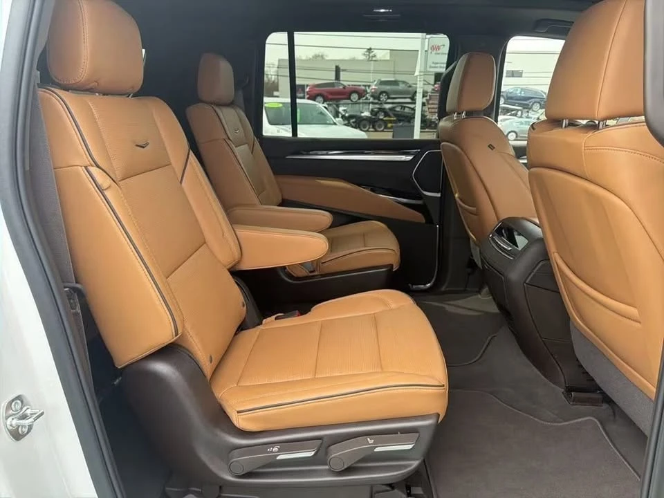2025 Cadillac Escalade 5th Gen - Image 7 of 11