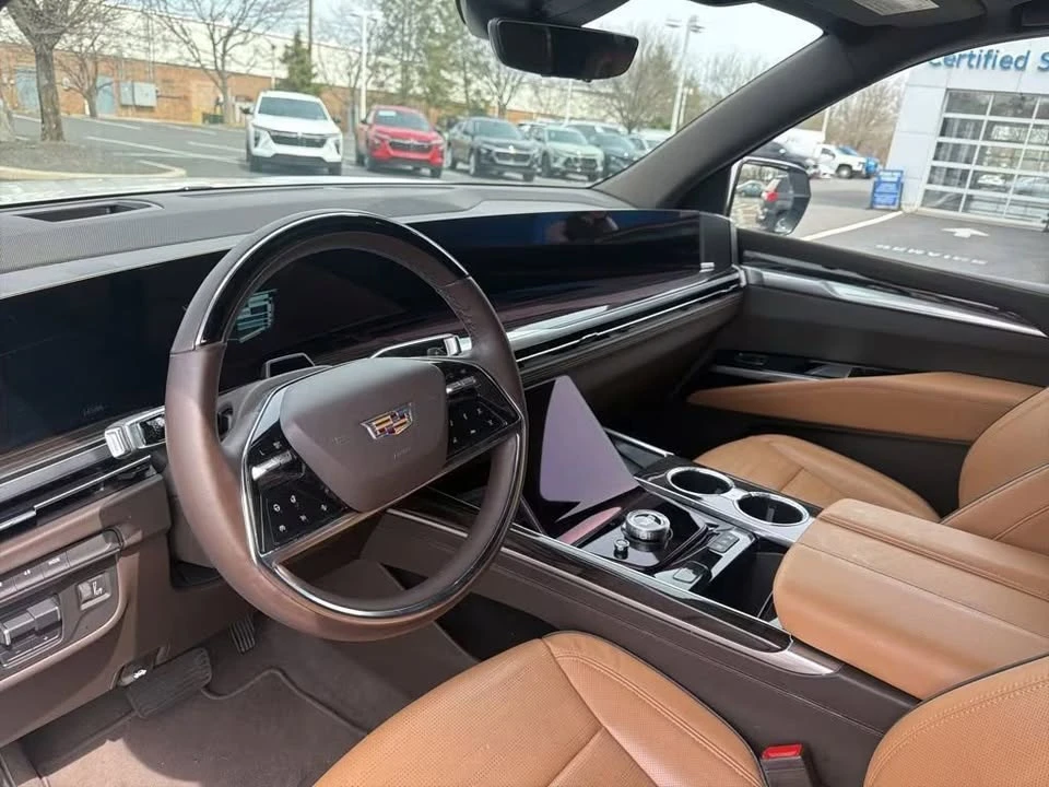 2025 Cadillac Escalade 5th Gen - Image 10 of 11