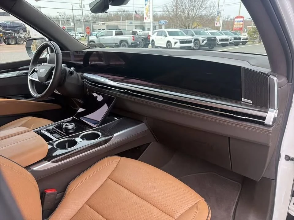 2025 Cadillac Escalade 5th Gen - Image 8 of 11