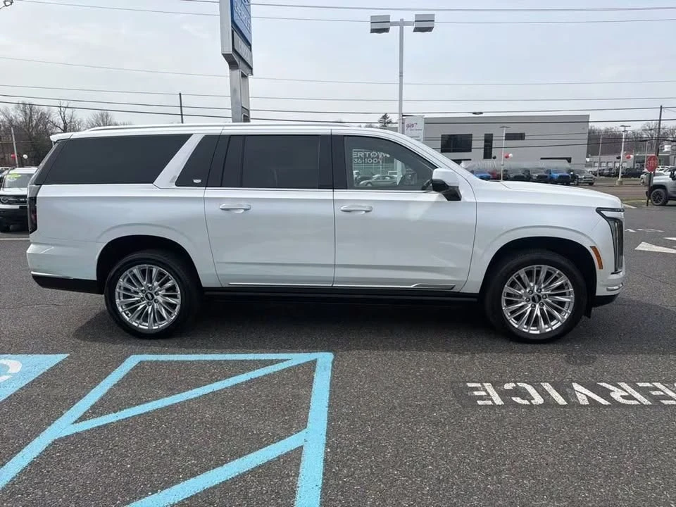 2025 Cadillac Escalade 5th Gen - Image 3 of 11