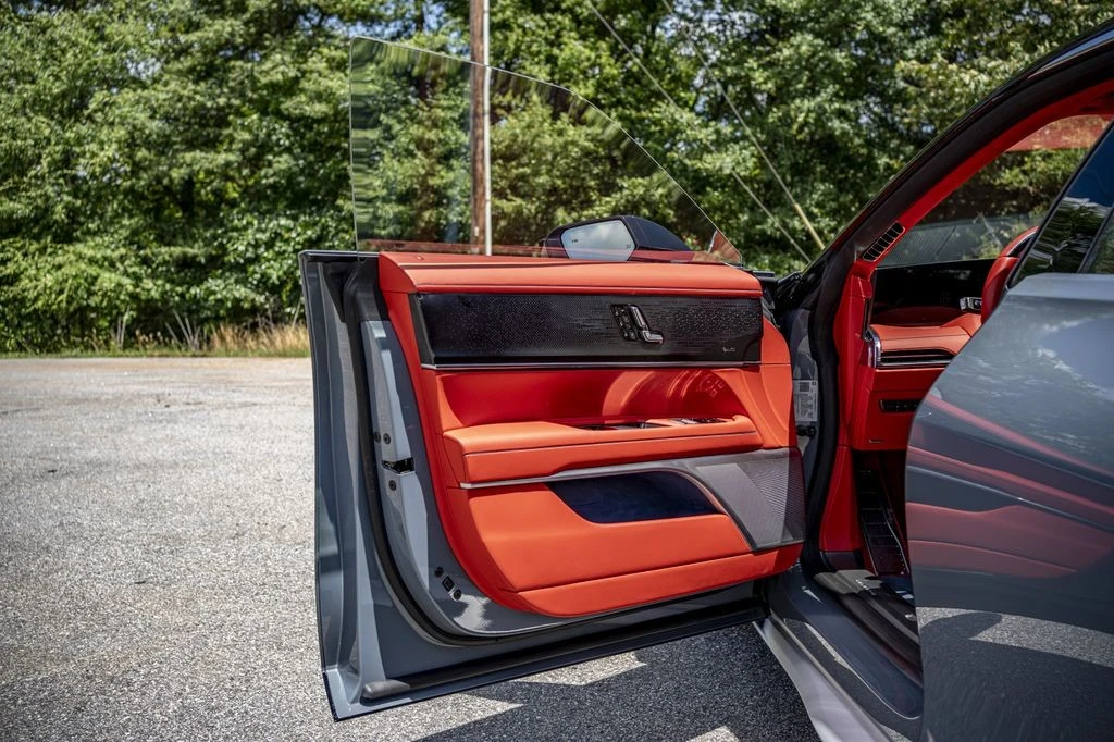 2025 Cadillac Celestiq - Image 28 of 31