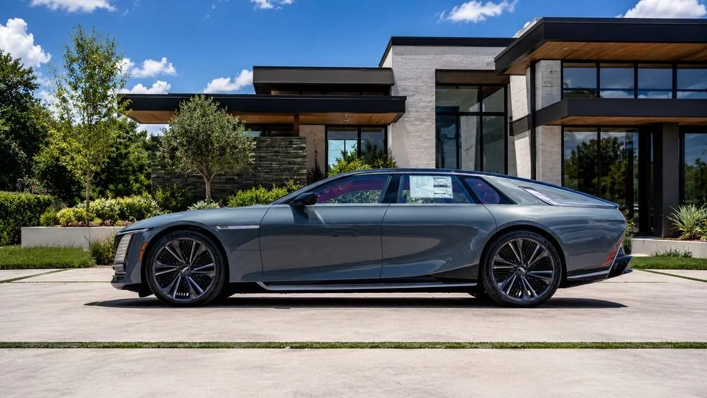 2025 Cadillac Celestiq - Image 2 of 31