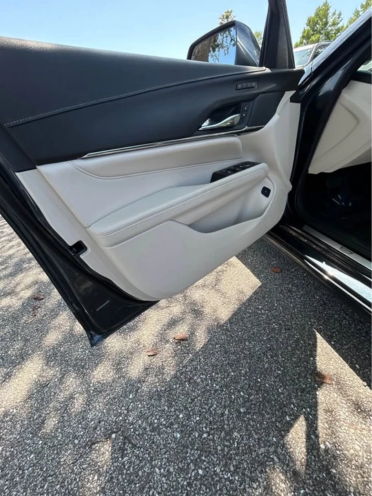2025 Cadillac CT4 - Image 5 of 9