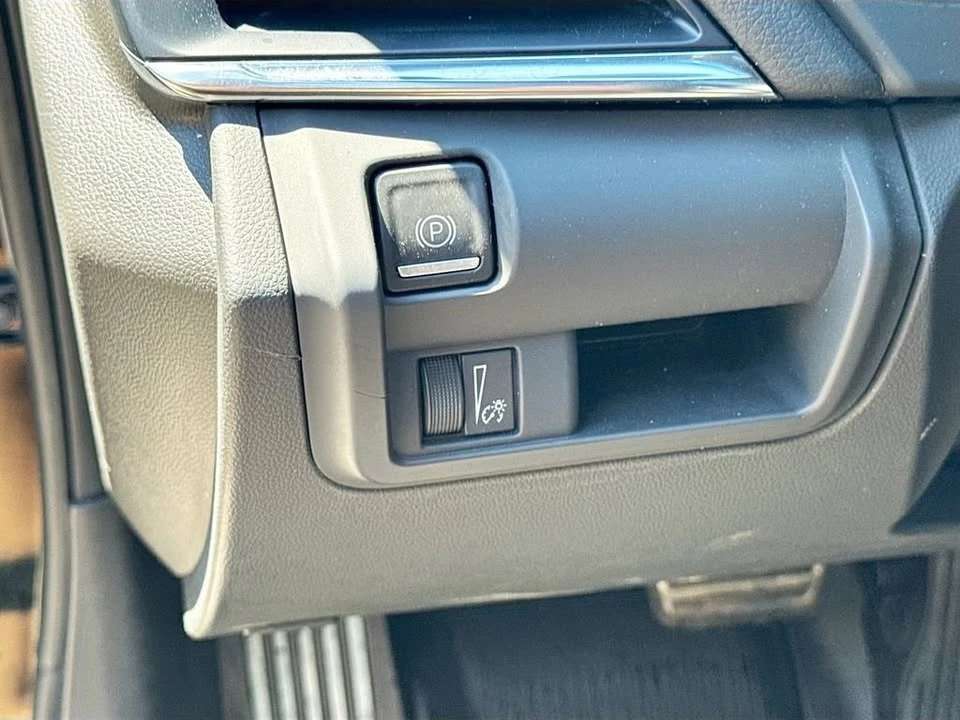 2025 Cadillac CT4 - Image 10 of 20