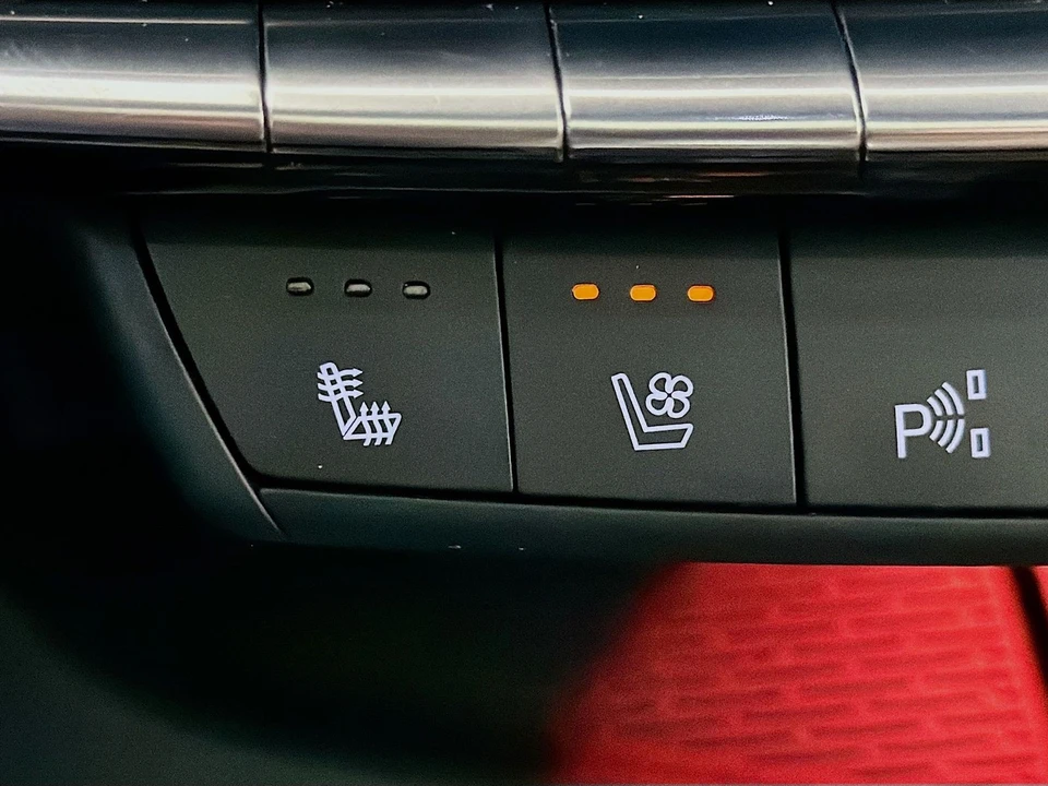 2025 Cadillac CT5 - Image 25 of 31