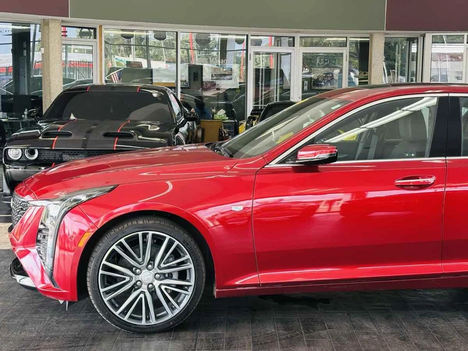2025 Cadillac CT5 - Image 15 of 31