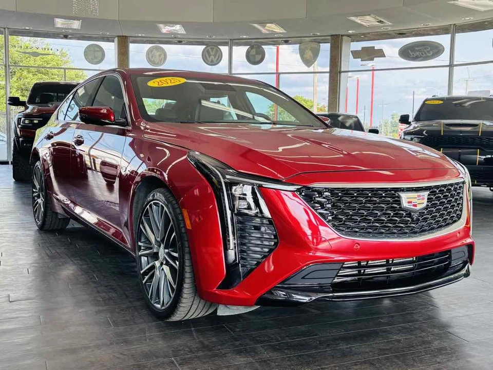 2025 Cadillac CT5 - Image 4 of 31