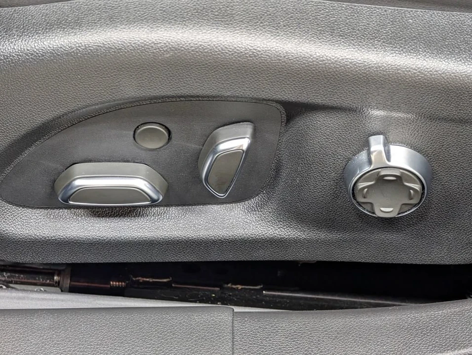2025 Cadillac CT5 - Image 13 of 28