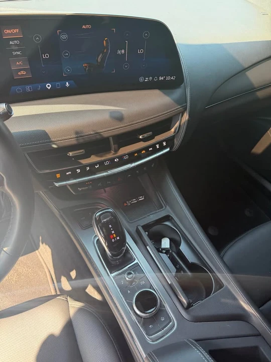 2025 Cadillac CT5 - Image 8 of 11