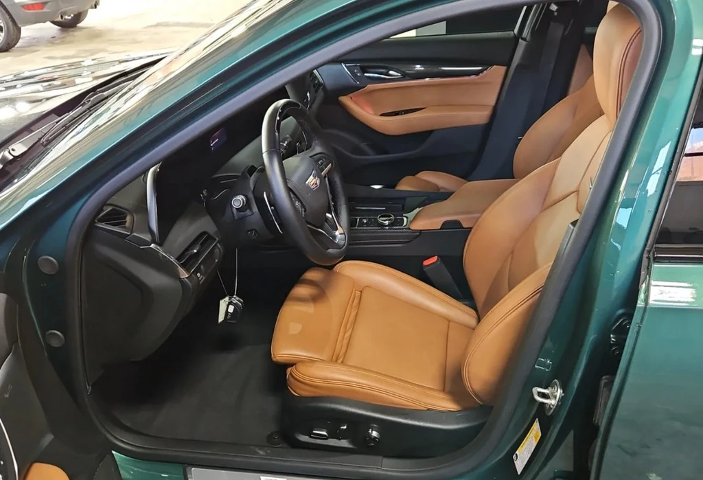 2025 Cadillac CT5 - Image 4 of 10
