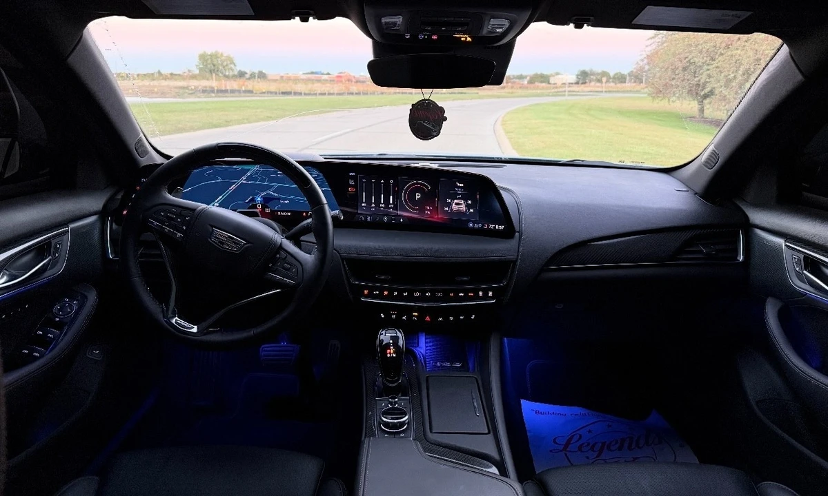 2025 Cadillac CT5-V - Image 10 of 13