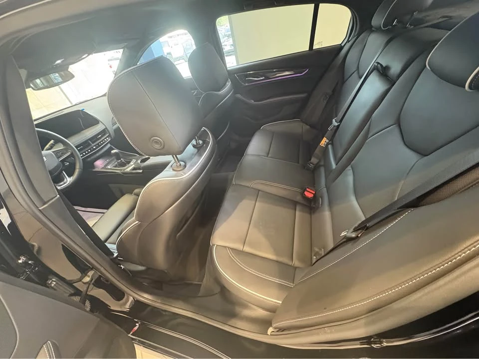 2025 Cadillac CTS - Image 9 of 15