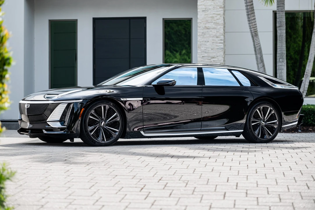 2025 Cadillac Celestiq - Image 6 of 31
