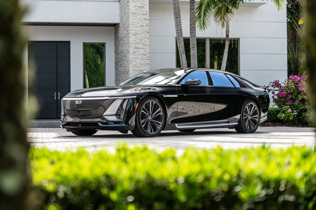 2025 Cadillac Celestiq - Image 8 of 31
