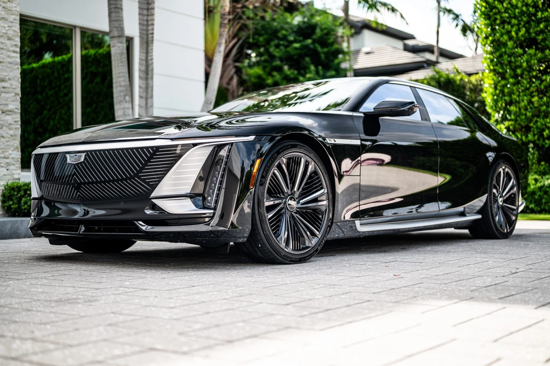 2025 Cadillac Celestiq - Image 12 of 31