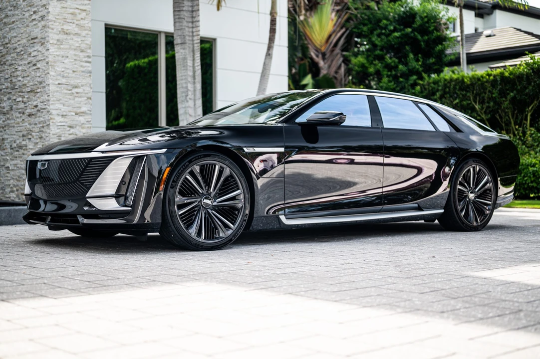 2025 Cadillac Celestiq - Image 13 of 31