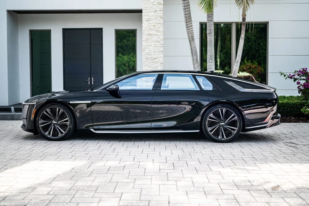 2025 Cadillac Celestiq - Image 14 of 31
