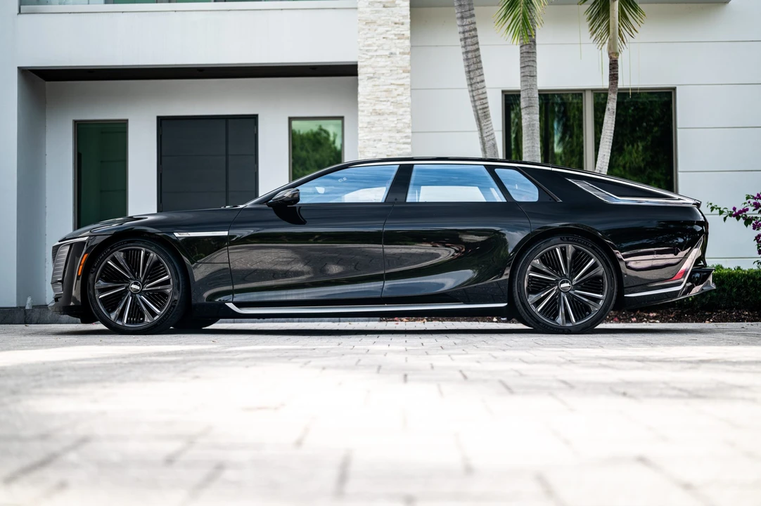 2025 Cadillac Celestiq - Image 15 of 31