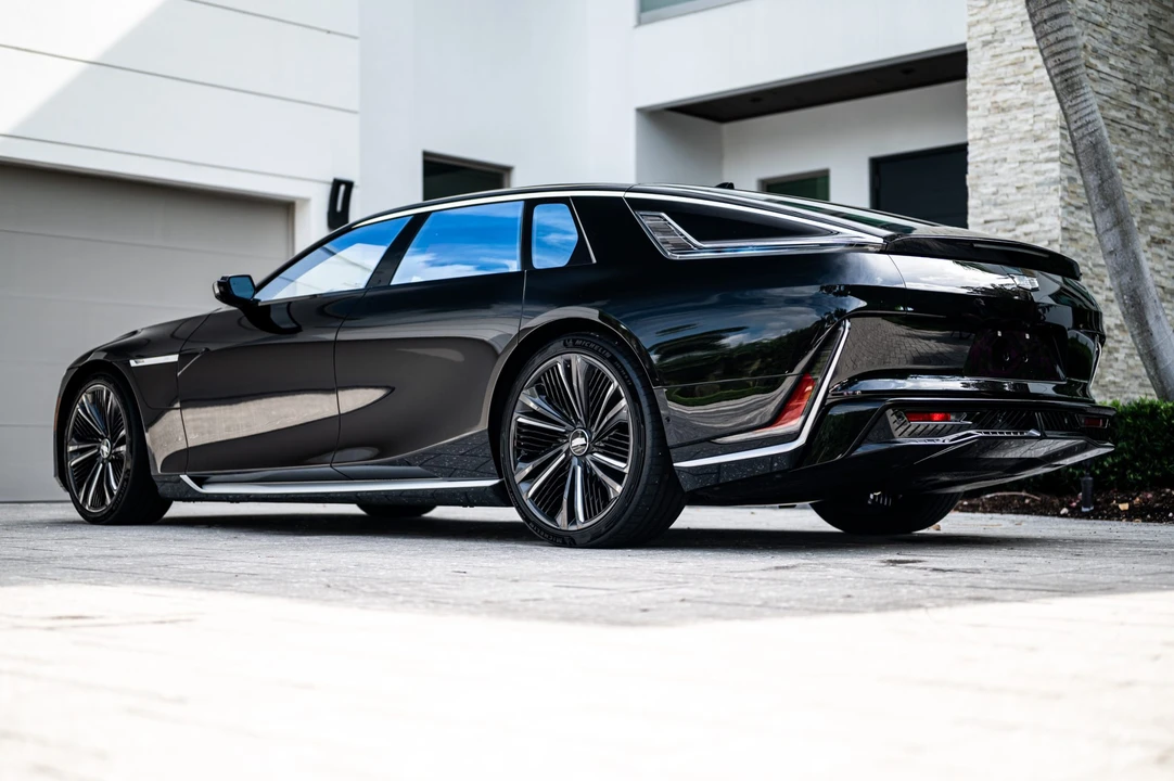 2025 Cadillac Celestiq - Image 17 of 31