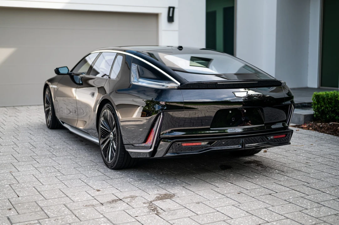 2025 Cadillac Celestiq - Image 18 of 31