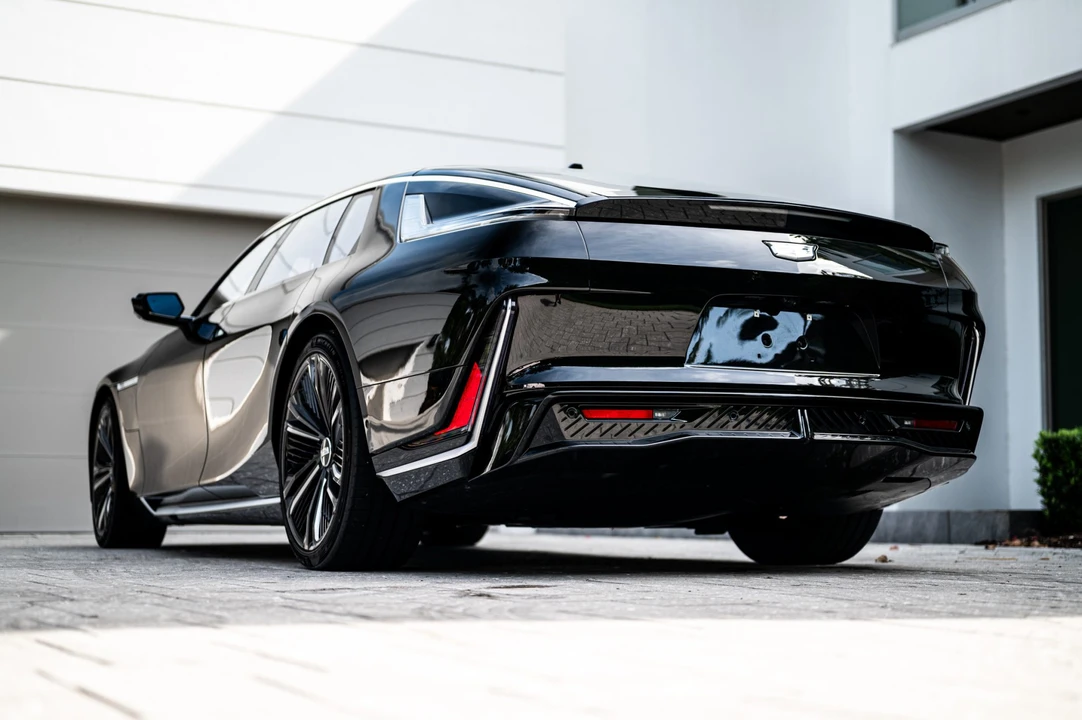 2025 Cadillac Celestiq - Image 19 of 31