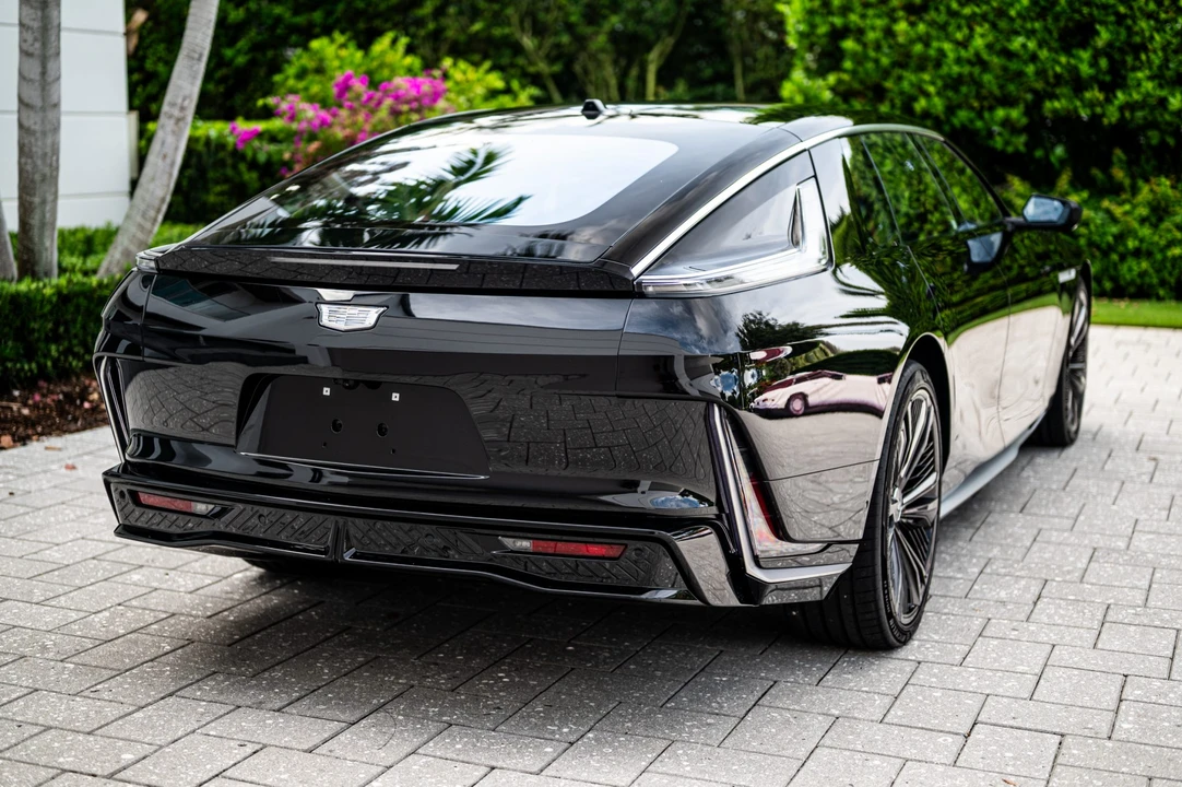 2025 Cadillac Celestiq - Image 24 of 31