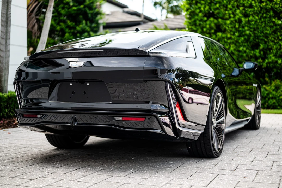 2025 Cadillac Celestiq - Image 25 of 31