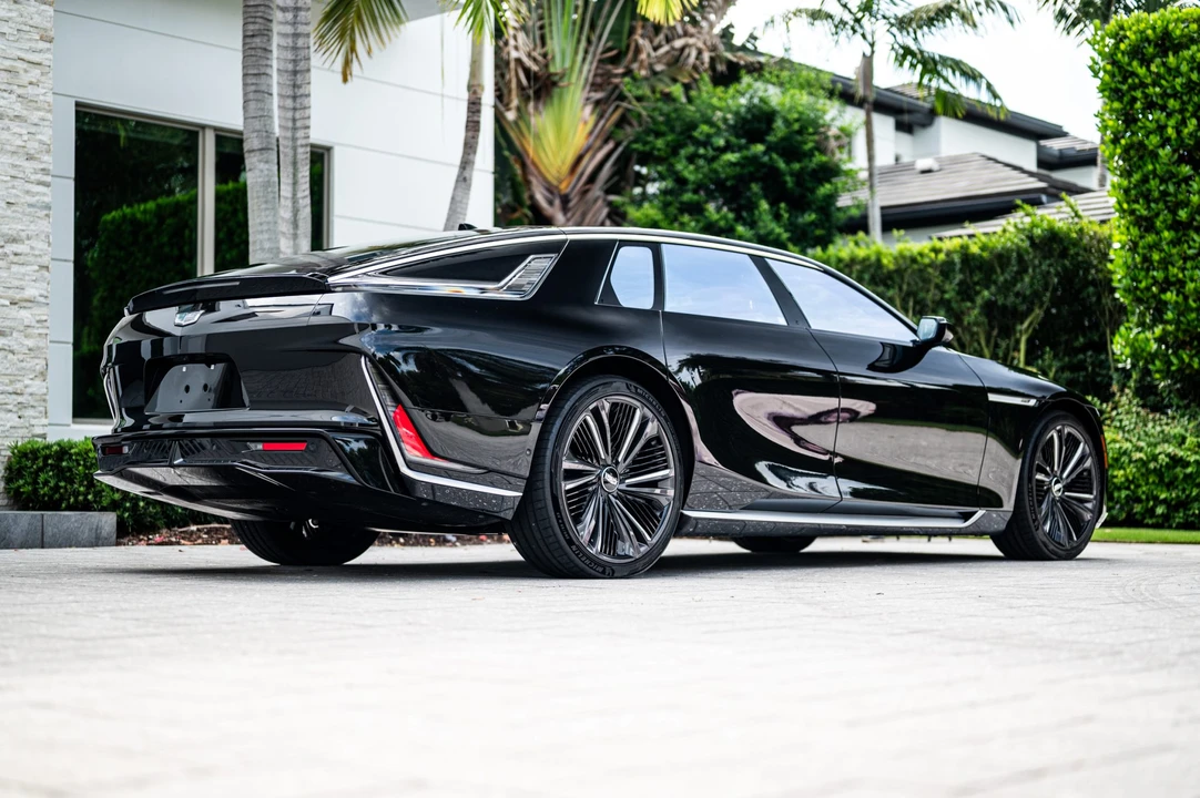 2025 Cadillac Celestiq - Image 26 of 31