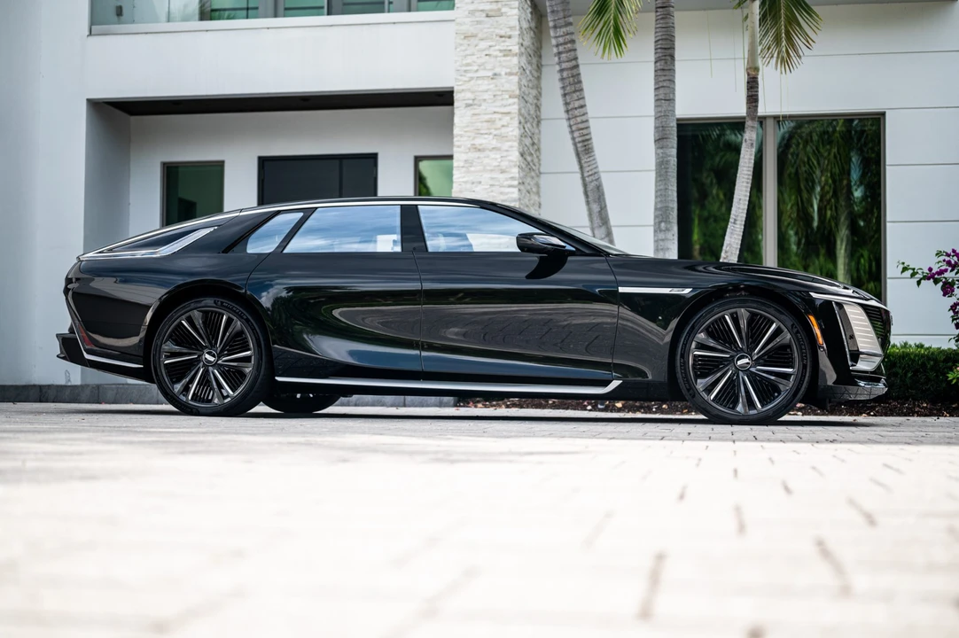 2025 Cadillac Celestiq - Image 31 of 31