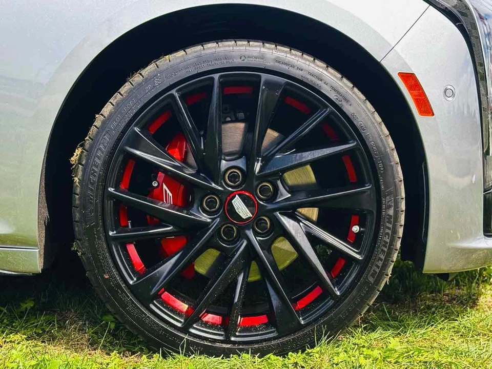 2025 Cadillac CT5-V - Image 25 of 31