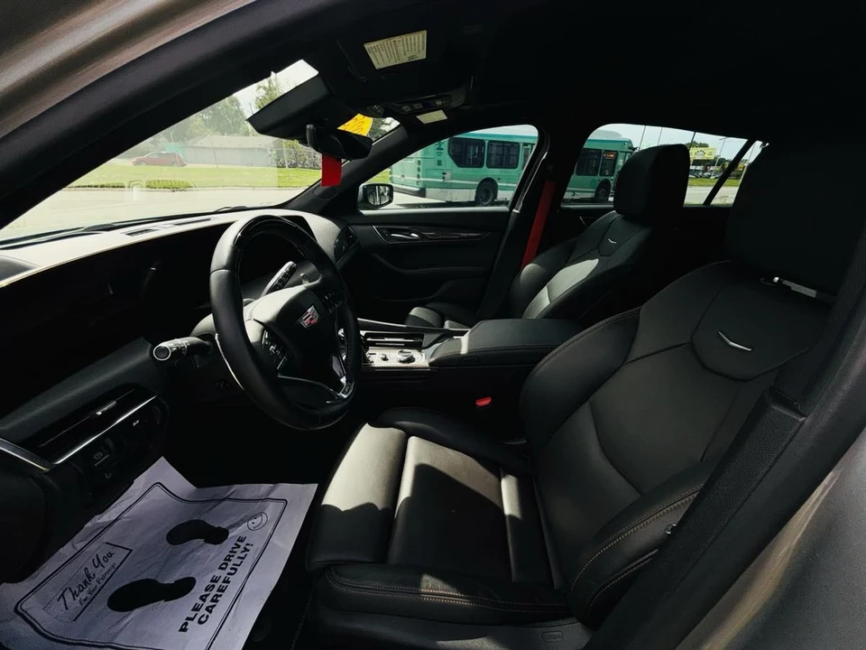 2025 Cadillac CT5-V - Image 30 of 31