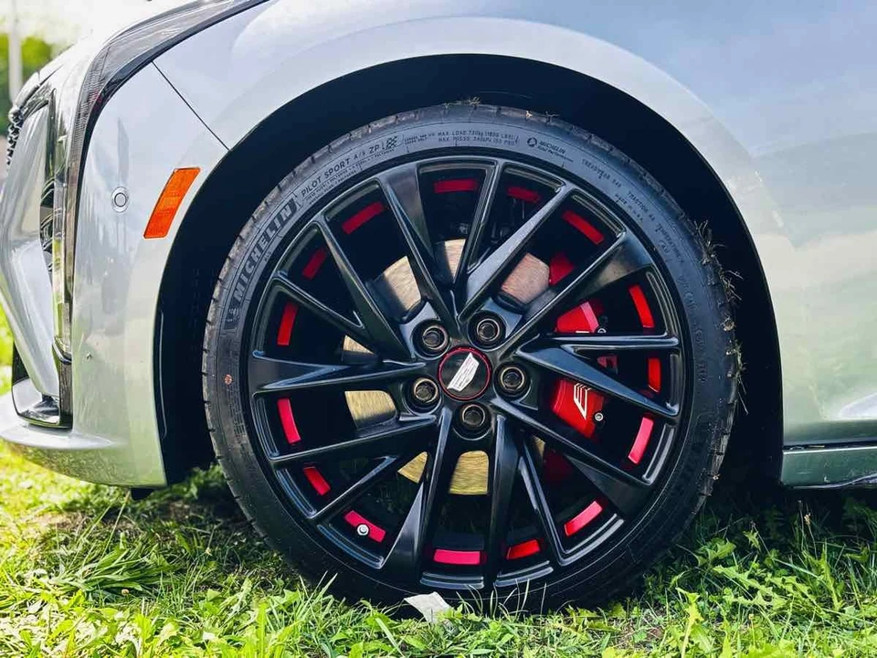 2025 Cadillac CT5-V - Image 28 of 31
