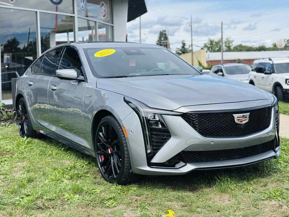 2025 Cadillac CT5-V - Image 4 of 31