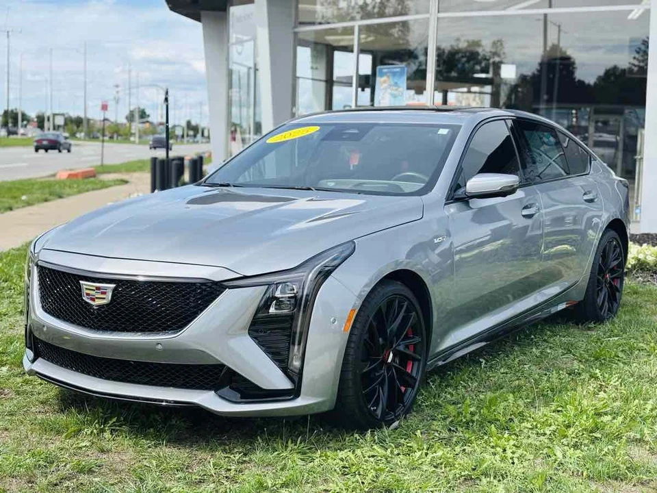 2025 Cadillac CT5-V - Image 17 of 31