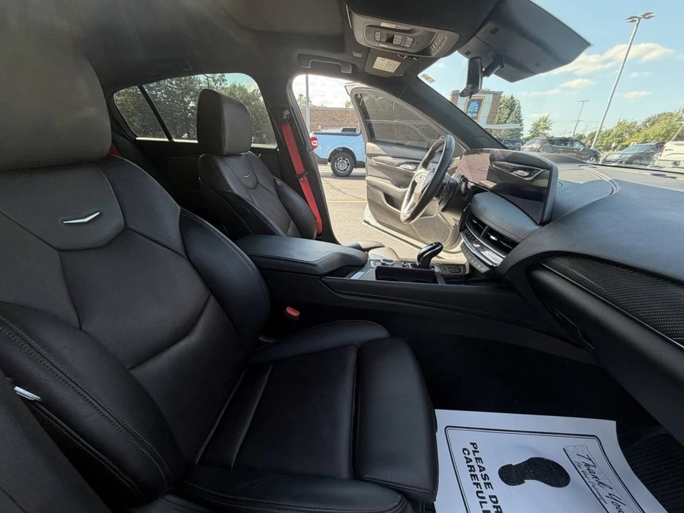 2025 Cadillac CT5-V - Image 15 of 24