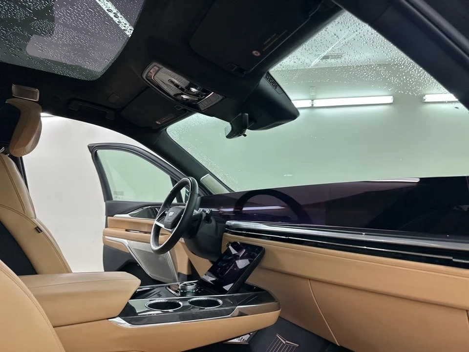 2025 Cadillac Escalade IQ - Image 15 of 21