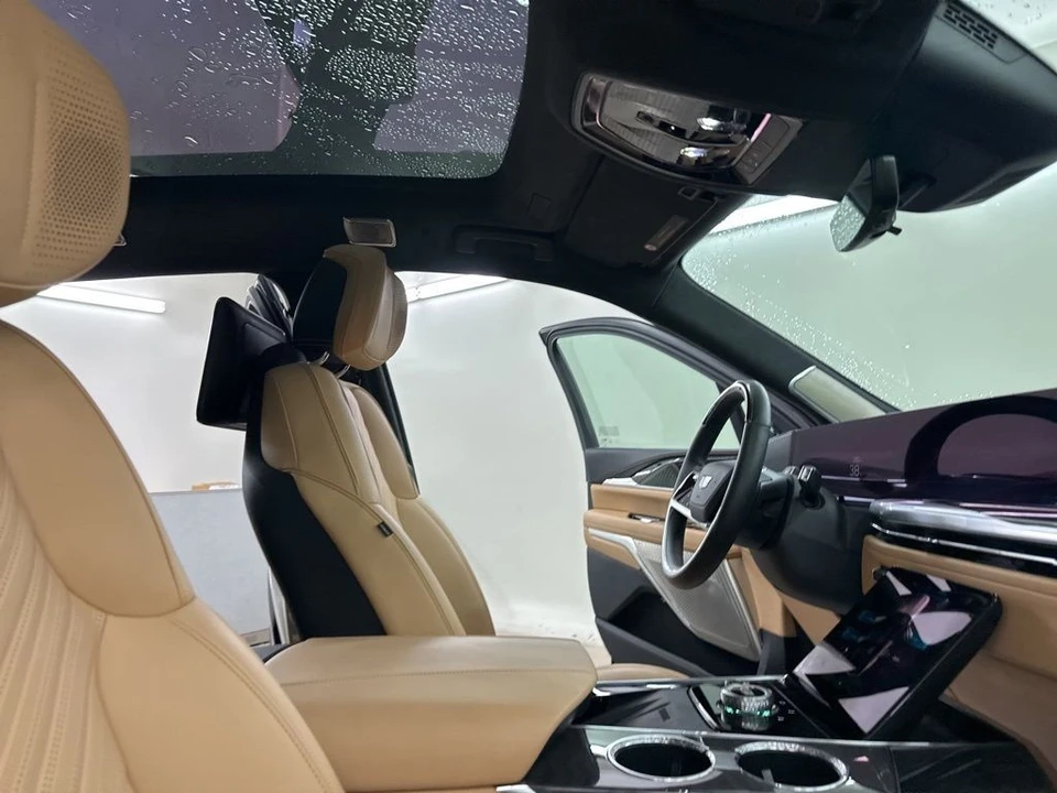2025 Cadillac Escalade IQ - Image 18 of 21