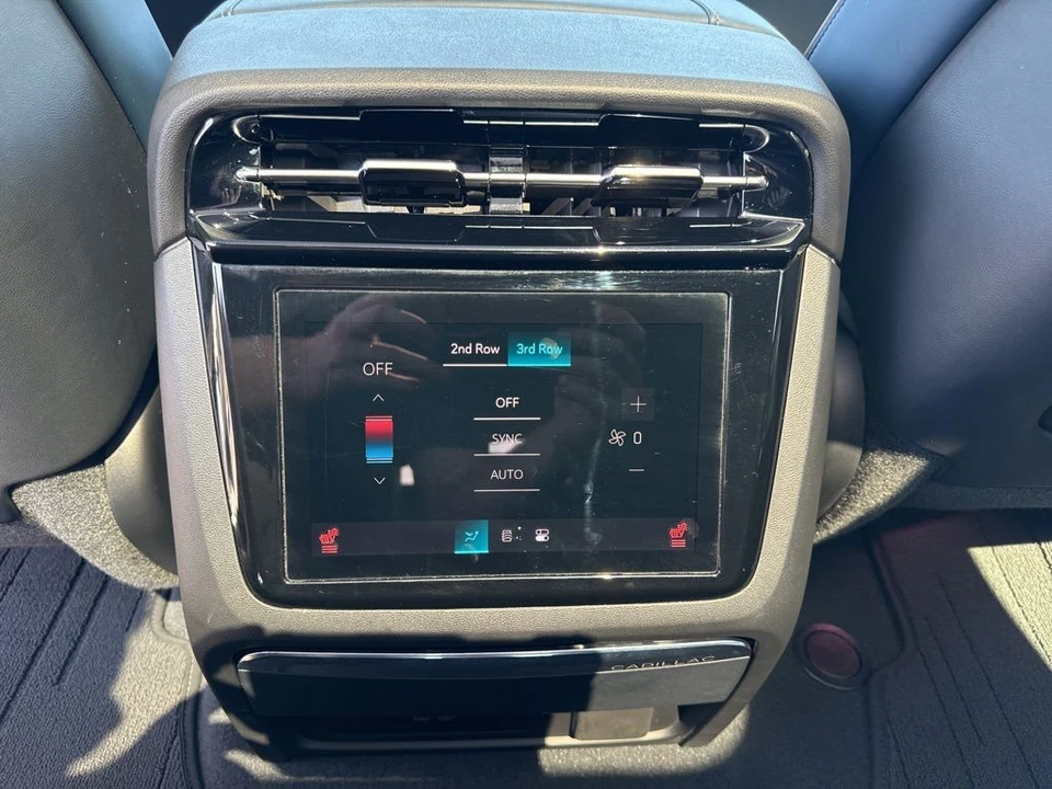 2025 Cadillac Escalade IQ - Image 15 of 21