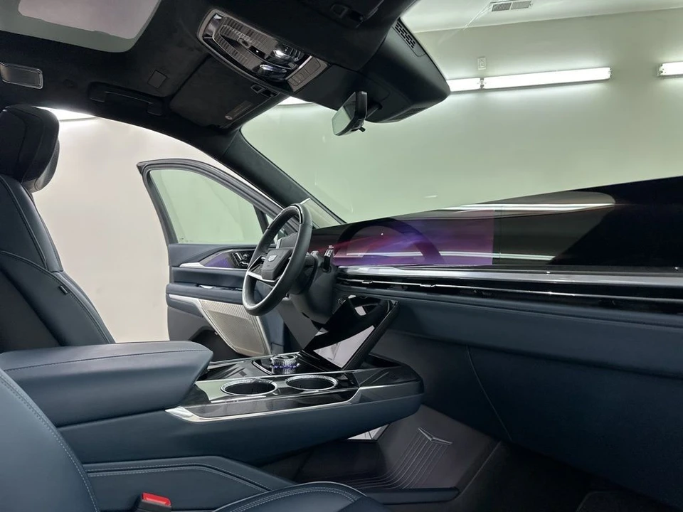 2025 Cadillac Escalade IQ - Image 16 of 21