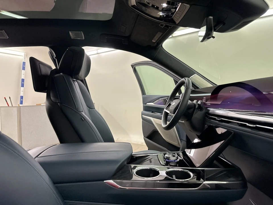 2025 Cadillac Escalade IQ - Image 19 of 21