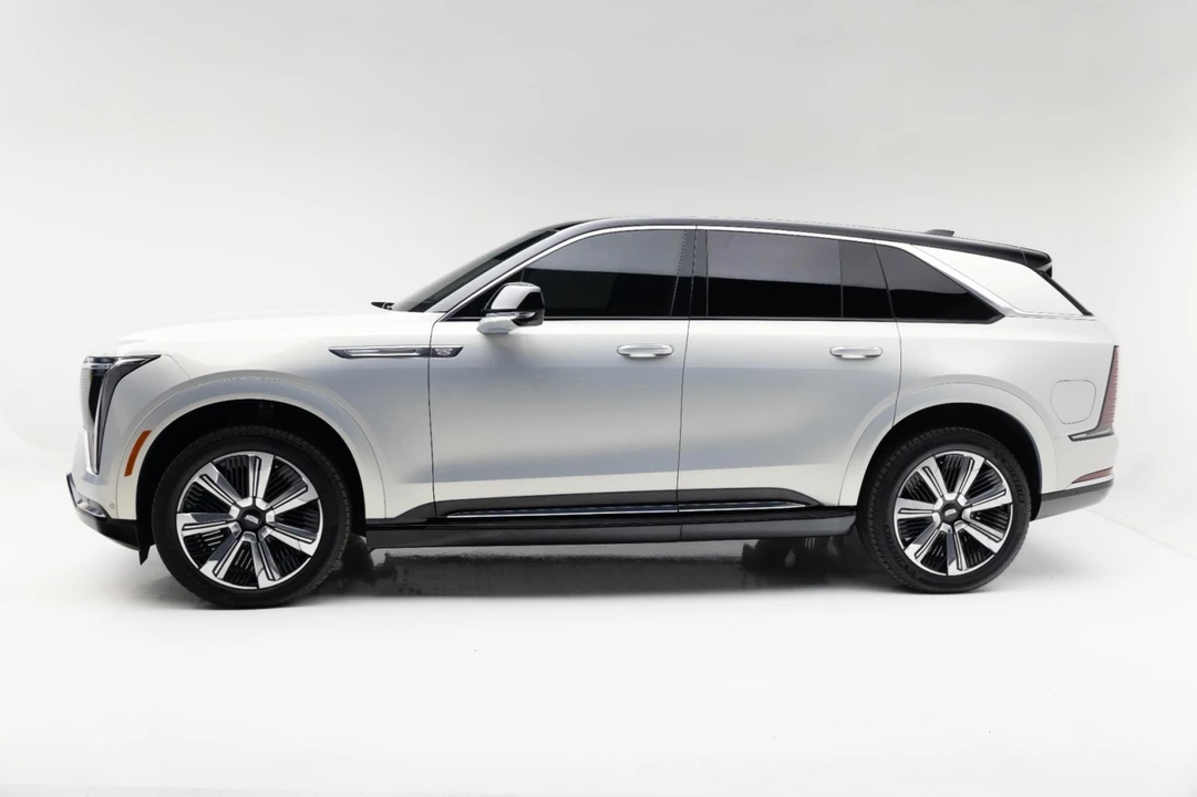 2025 Cadillac Escalade IQ - Image 13 of 21